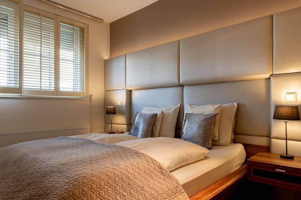 Geheel appartement, Luxe appartement in het hart van het centrum van Volendam 30 meter van de haven. in Volendam, Markermeer