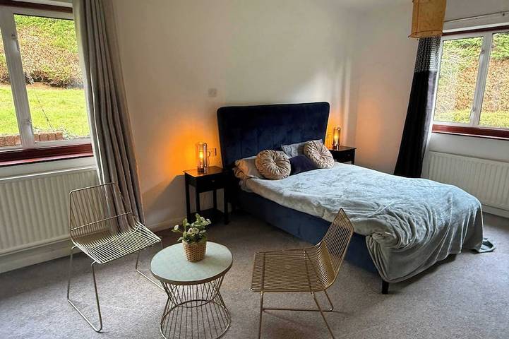 Large 4 Bed with Parking in Warwickshire