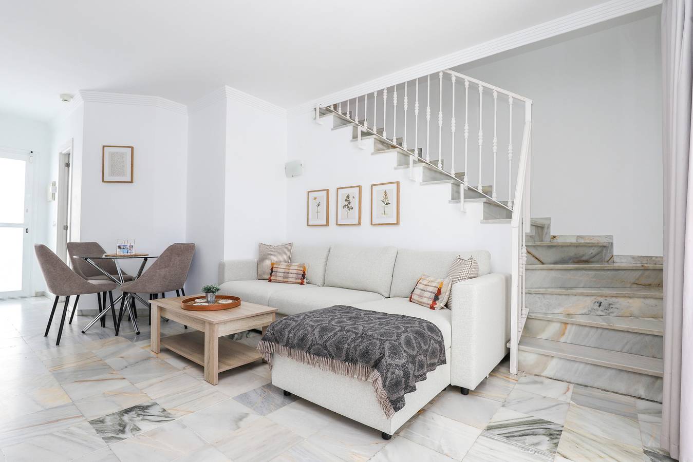 Superb townhouse with big sunny terrace in Hacienda Las Chapas, Marbella