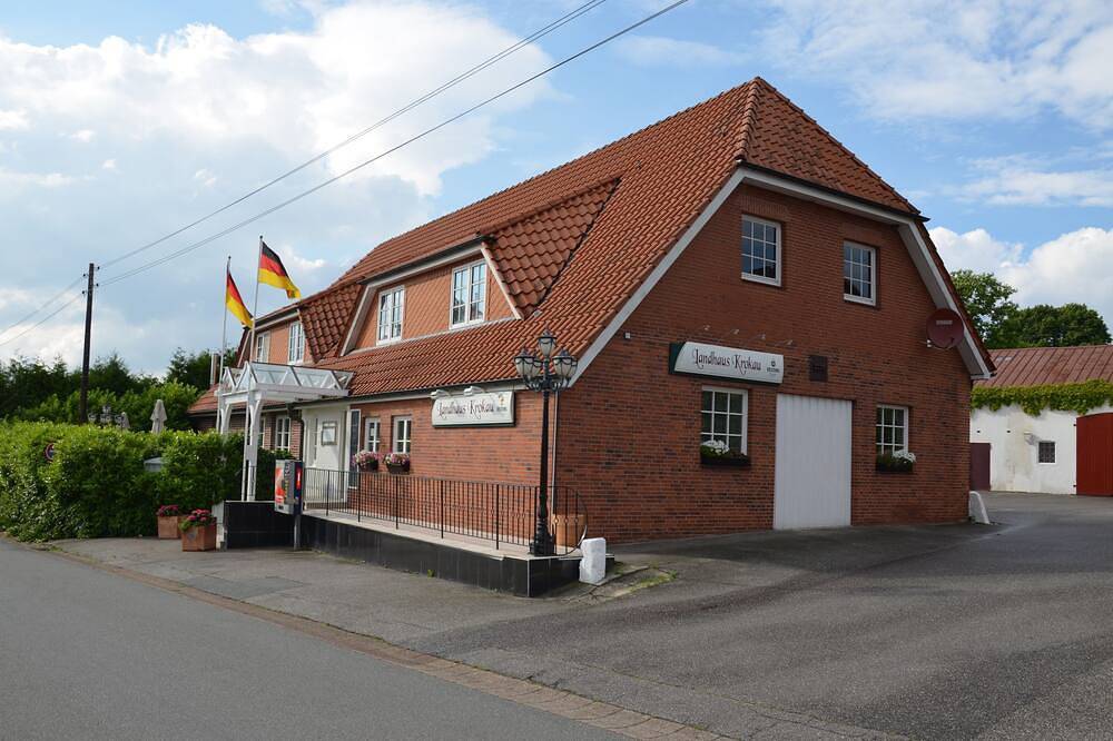 Ganze Wohnung, Ferienapartment im modernen Landhausstil. 10 min Radweg zum Strand in Krokau, Südliche Ostseeküste