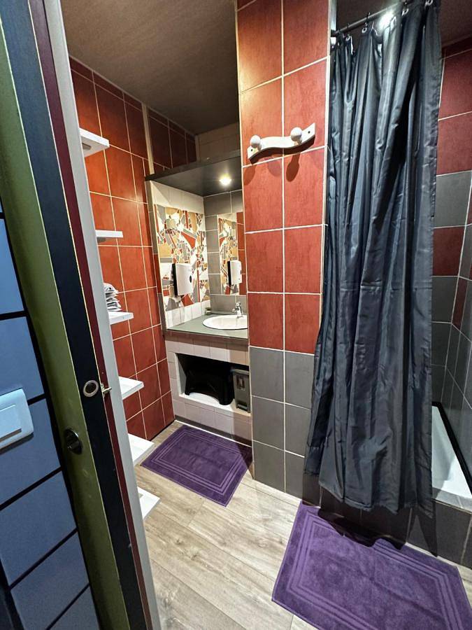 Location de vacances pour 6 personnes, avec vue et jardin à Monnet-la-Ville - 4