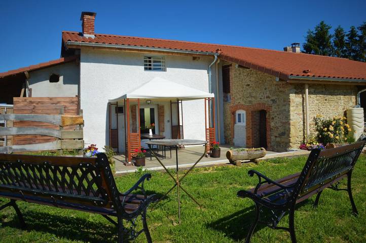 Gîte pour 5 personnes, avec terrasse et jardin
