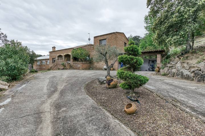 Chalet "Casa Nadia" con vistas a la montaña, piscina interior privada y Wi-Fi in Santa Cristina de Aro, Costa Brava