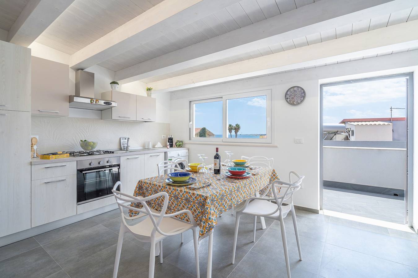 Appartement entier, Appartement 'A Due Passi Dal Mare' avec vue sur la mer, piscine partagée et Wi-Fi in Falaride, Avola