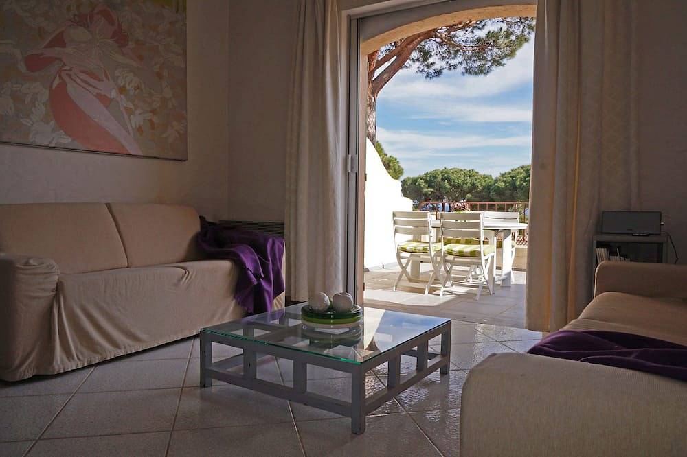 Ganze Wohnung, Ferienwohnung mit Pool, 300 m Strände Tahiti, Moorea, Ramatuelle, Saint-Tropez. in Ramatuelle, Draguignan Region