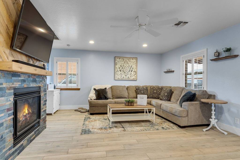 Walking distance from downtown - Close to local Lakes - Large backyard - Hot Tub in Williams (Arizona), Coconino Nationalwald