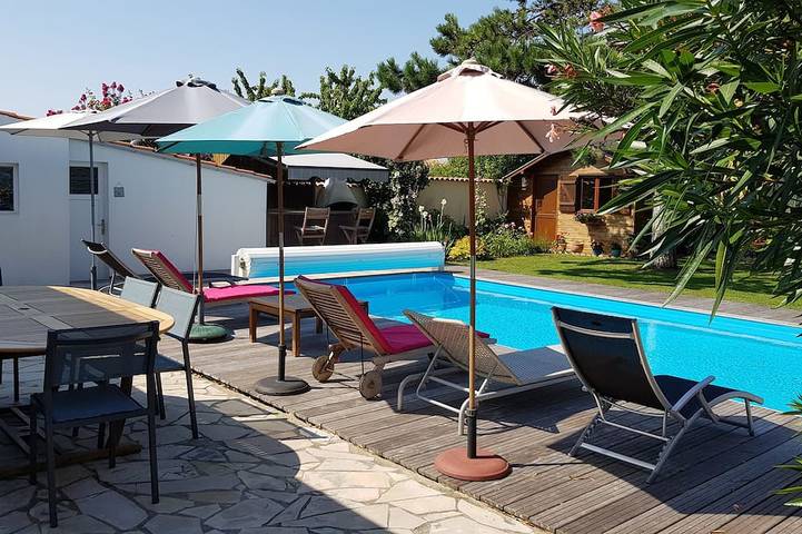 Location de vacances pour 6 personnes, avec Jacuzzi et Terrasse ainsi que Jardin et Sauna dans Chagnolet