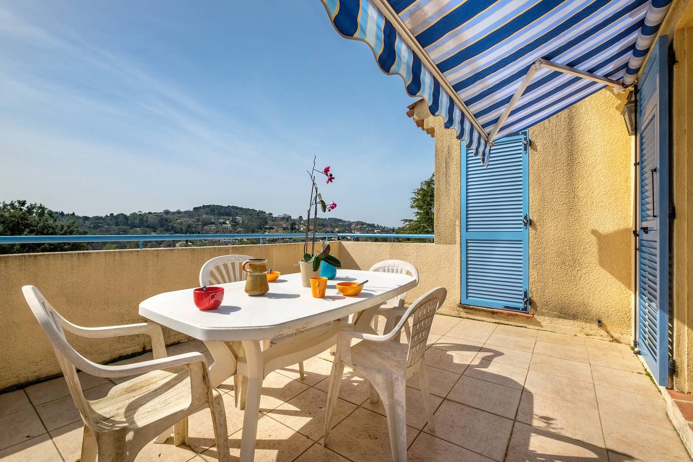 Apartamento entero, Villa "Número 2" tranquila con piscina privada y Wi-Fi de alta velocidad in Châteauneuf-Grasse, Costa mediterránea (Francia)