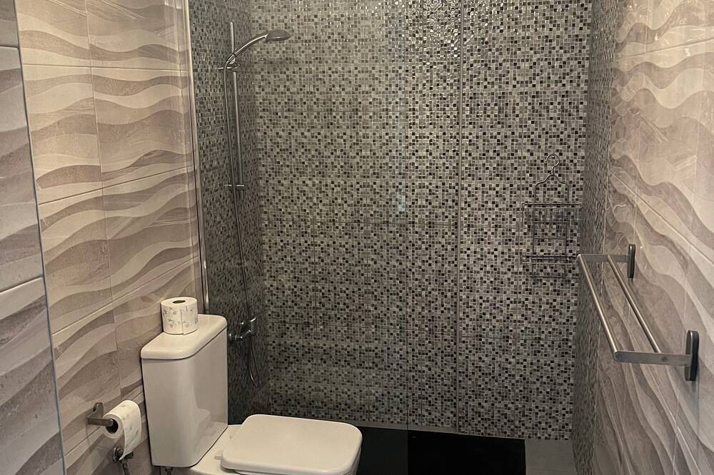 Apartamento entero, Penthouse in Vecindario, Gran Canaria beach, airport 10 min, long term available in Vecindario, Santa Lucía de Tirajana