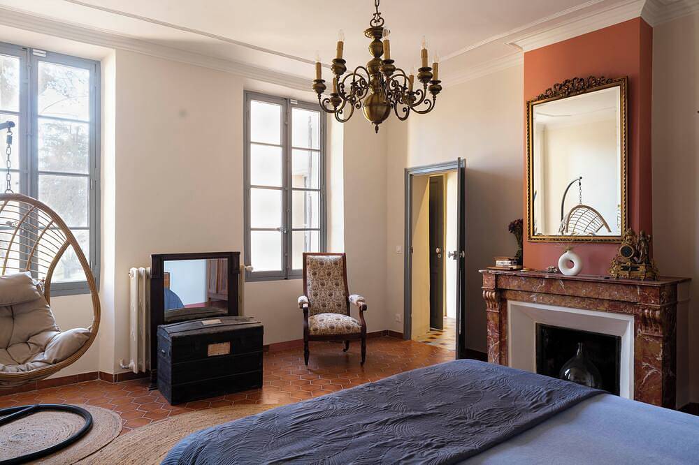 Elegant Provencal country house with vast wooded grounds and exceptional swimming pool in Trets, Region de Aix-en-Provence