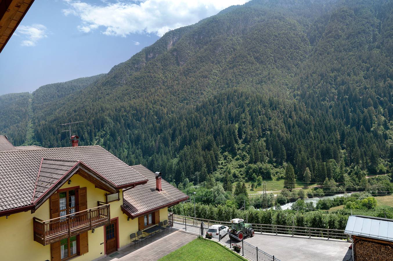 Ganze Wohnung, Ferienwohnung 'Appartamento Sole' mit Bergblick, privater Terrasse und Wi-Fi in Bozzana, Caldes