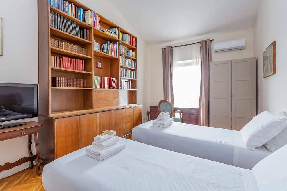 Apartamento entero, Skyline Penthouse with Private Rooftop in Roma, Provincia de Roma