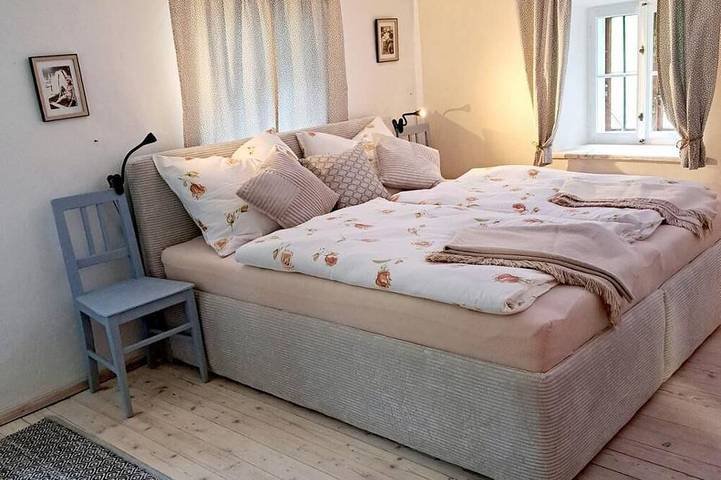 Ganze Wohnung, Kompakte Ferienwohnung (36 m2) in Alleinlage mit Kamin, Terrasse & Bachzugang in Urmannsau, Gaming