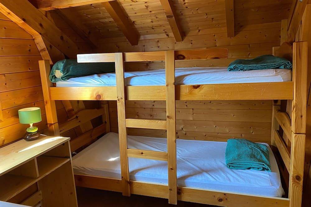 Chalet \"4p Simple - La Gélinotte\": Mountain View, Private Terrace & Wi-Fi in Verchaix, Bonneville region