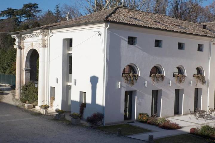 Location de vacances pour 3 personnes, avec Terrasse ainsi que Jardin et Vue à Crocetta del Montello