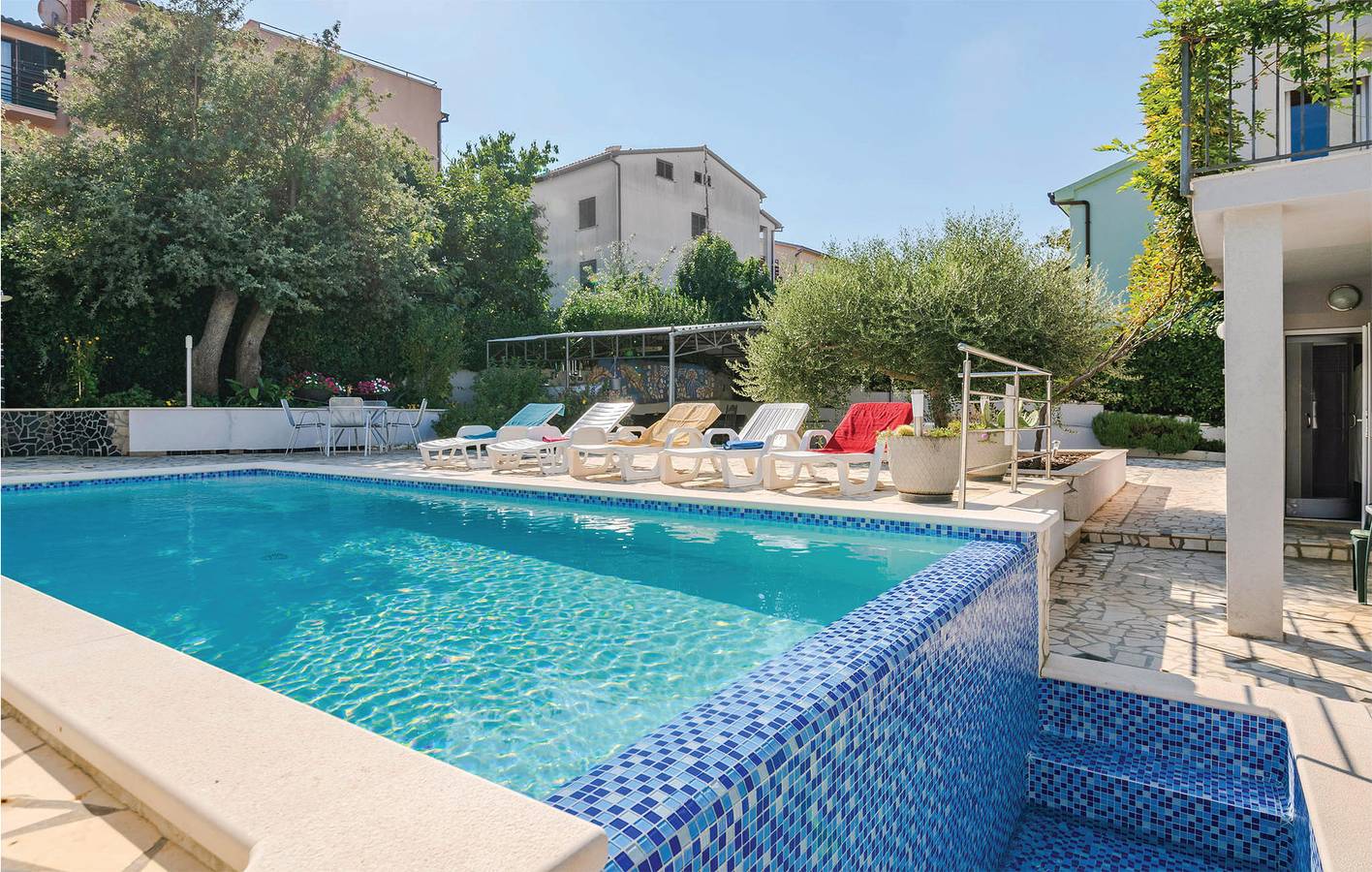 Ganze Ferienwohnung, Gemütliche Ferienwohnung mit Pool, Terrasse und WLAN – nur 1 km vom Strand entfernt! in Banjole, Südküste Istrien