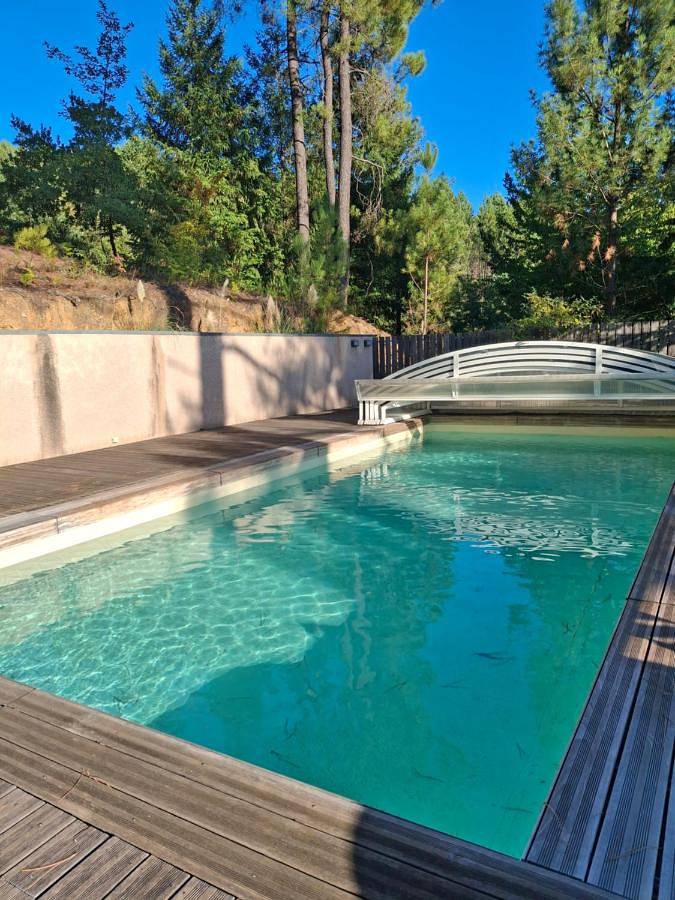 Chambre d’hôte pour 2 personnes, avec Balcon et Jacuzzi ainsi que Terrasse et Jardin