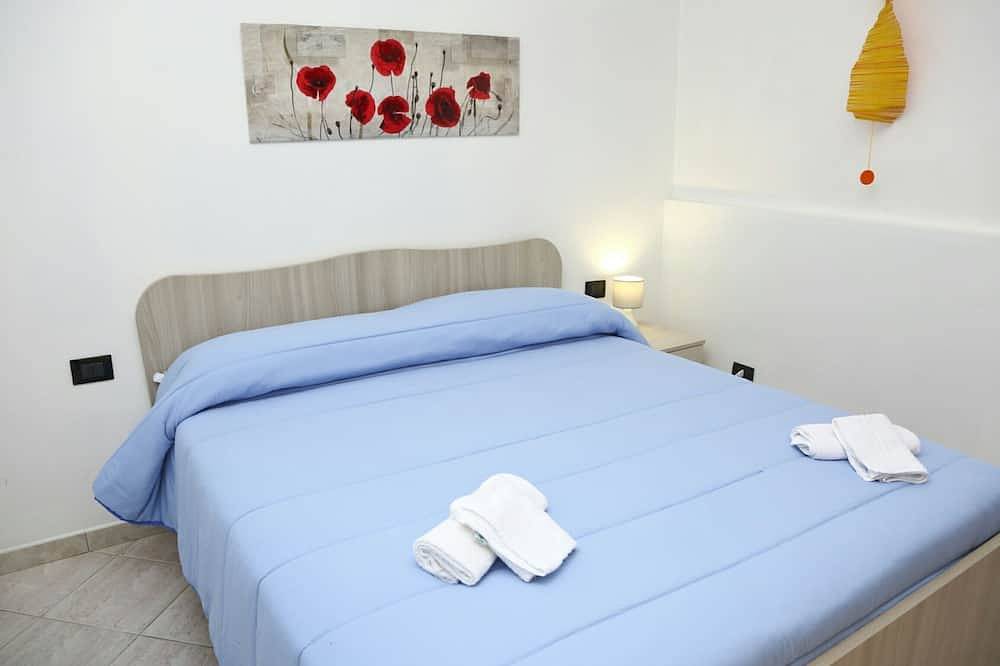 Helle Mediterrane Villa Mit Terrasse Und Garten Nur 50 Meter Vom Meer Entfern in Campofelice di Roccella, Palermo Provinz