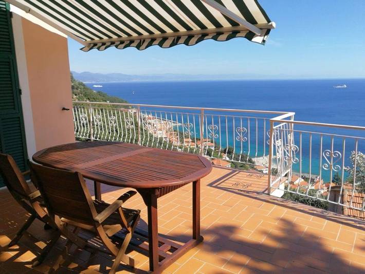 Ferienhaus für 4 Personen, mit Balkon und Terrasse sowie Garten und Ausblick in Bergeggi