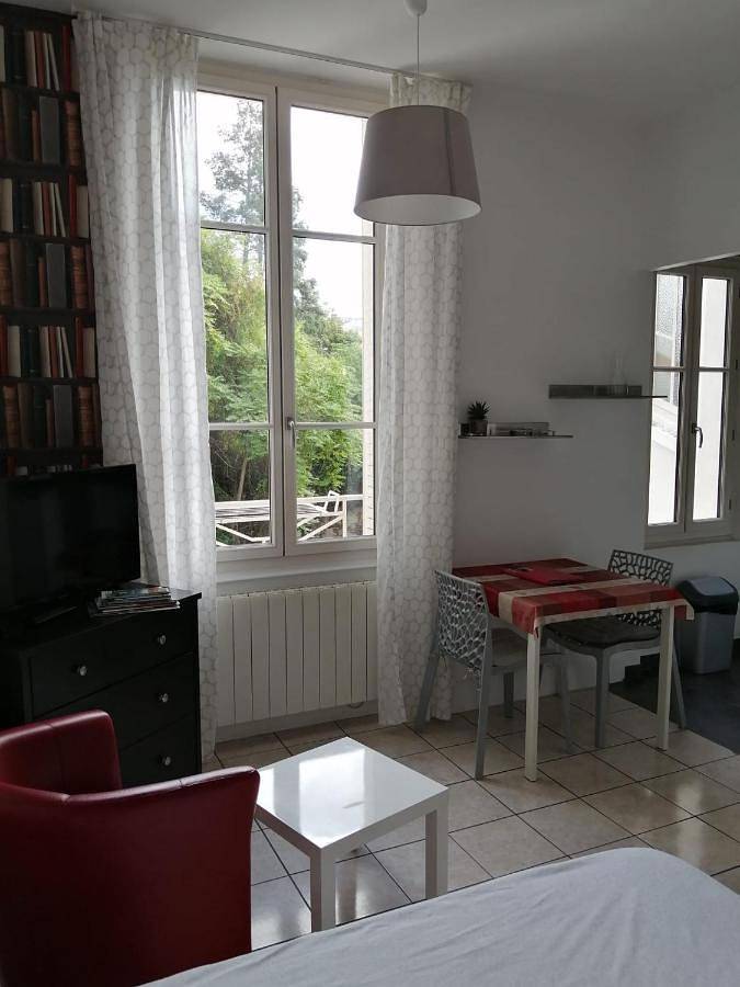 Appartement entier, One-Bedroom Apartment in Châtel-Guyon, Parc naturel régional des Volcans d'Auvergne