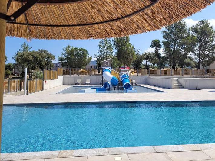 Casa rodante para 4 personas, con terraza y piscina para niños - 1