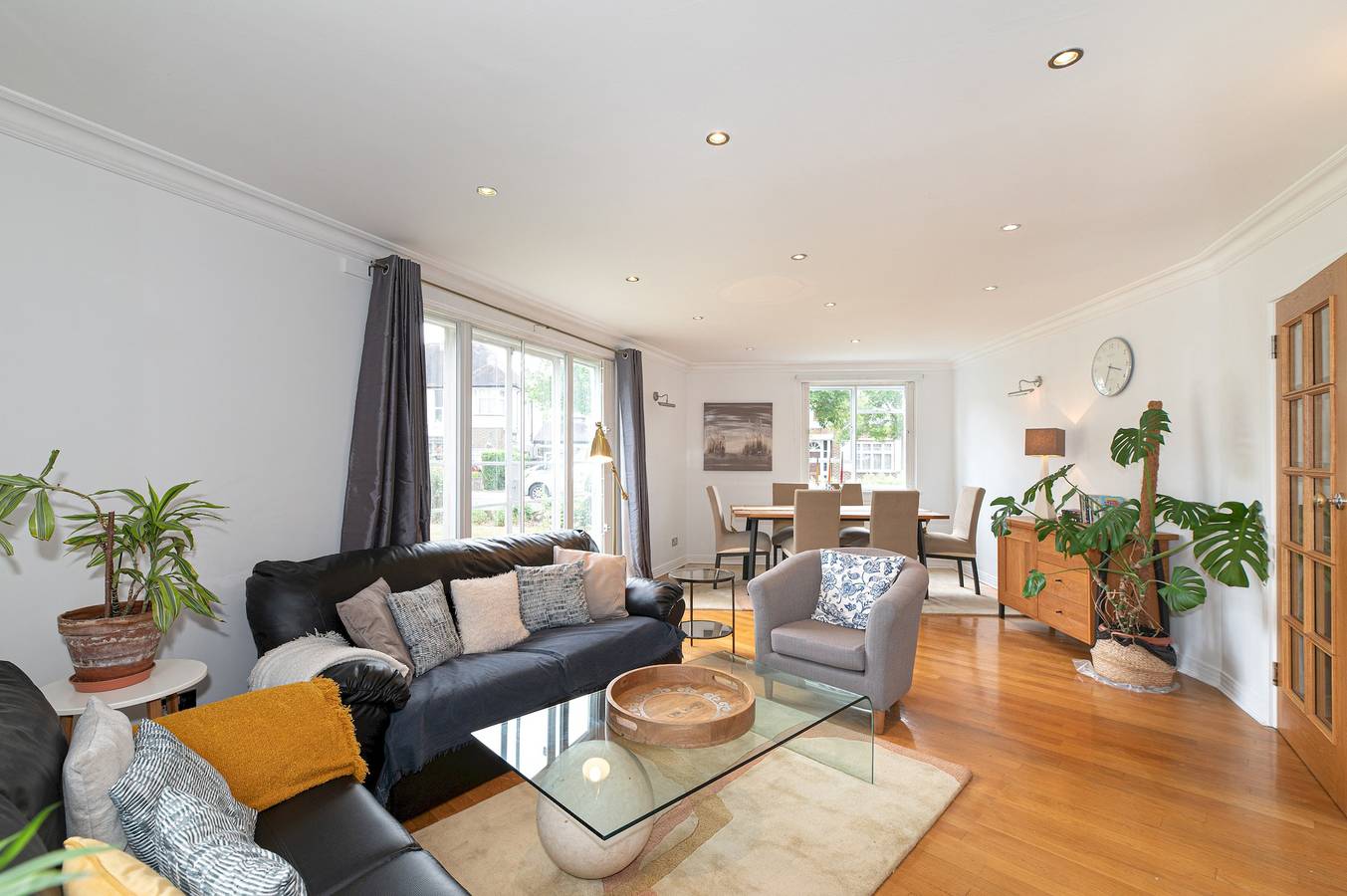 Entire apartment, Spacious 2Br Ealing Flat w Garden - Pass the Keys in Ealing, London
