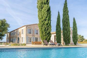 Location de vacances pour 12 personnes, avec jardin, animaux acceptés à Cairanne