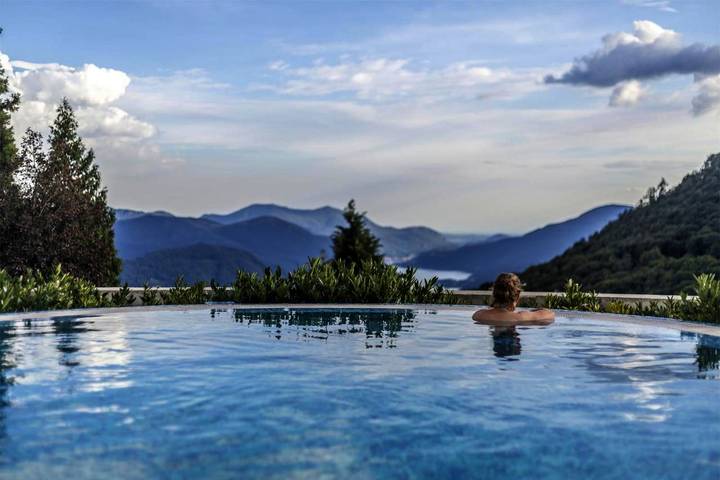 Hotel, mit Whirlpool und Terrasse sowie Garten und Pool in Cademario
