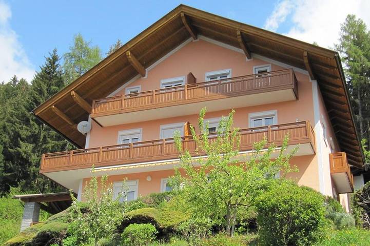 Ferienwohnung für 4 Personen, mit Balkon und Seeblick sowie Ausblick und Pool - 1