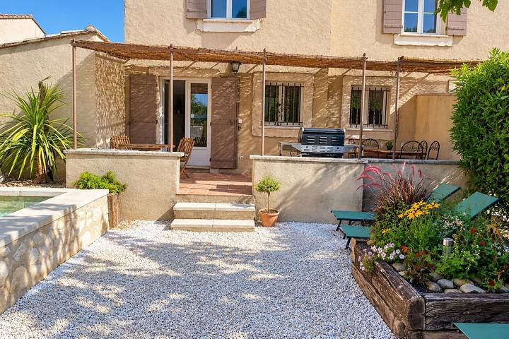 Casa de vacaciones 'Small House with Private Pool' con piscina privada, wifi y aire acondicionado in Maillane, Region de Arles