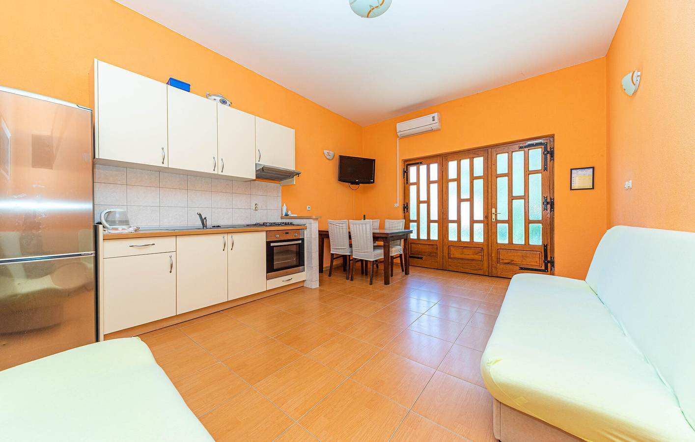 Ganze Ferienwohnung, Ferienwohnung für 3 Personen mit Garten in Makarska, Makarska Riviera