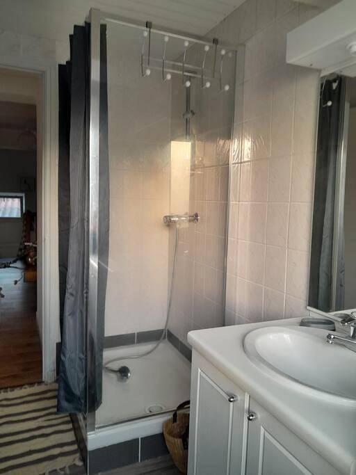 Appartement entier, One-Bedroom Apartment in Éclaron, Éclaron-Braucourt-Sainte-Livière