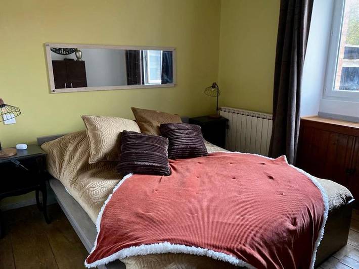 Gîte pour 4 personnes, avec terrasse ainsi que vue et jardin à Bourganeuf