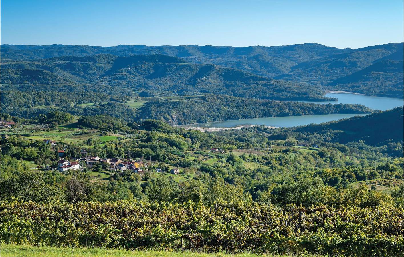 Charmante 2-Zimmer-Wohnung mit Terrasse und Parkplatz in Buzet, Zentralistrien
