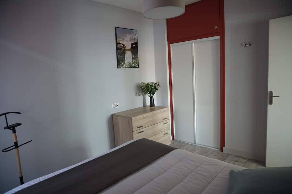 Appartement entier, Sur les quais de la sèvre, à 20 km de la Rochelle par piste cyclable aménagée. in Marans, Région de La Rochelle