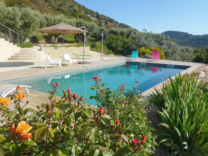Chambre d’hôte pour 2 personnes, avec Terrasse et Jardin ainsi que Piscine et Vue