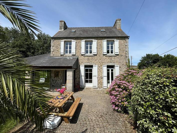 Location de vacances pour 8 personnes, avec vue et jardin dans Plage De Kersaliou