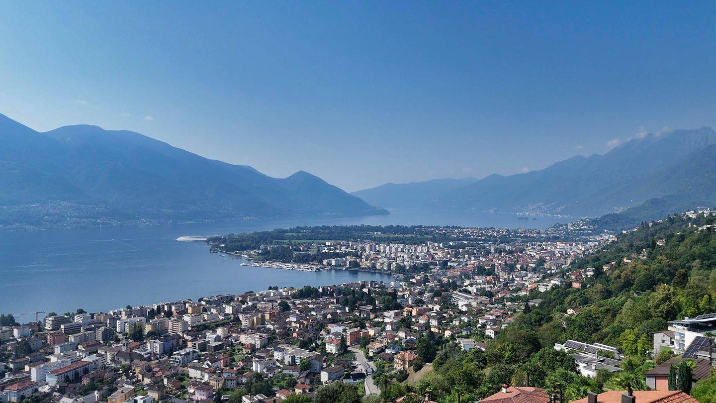 Ganze Wohnung, Charmante Duplexwohnung mit herrlicher Panoramasicht in Zweifamilienhaus in Brione sopra Minusio, Tessiner Alpen