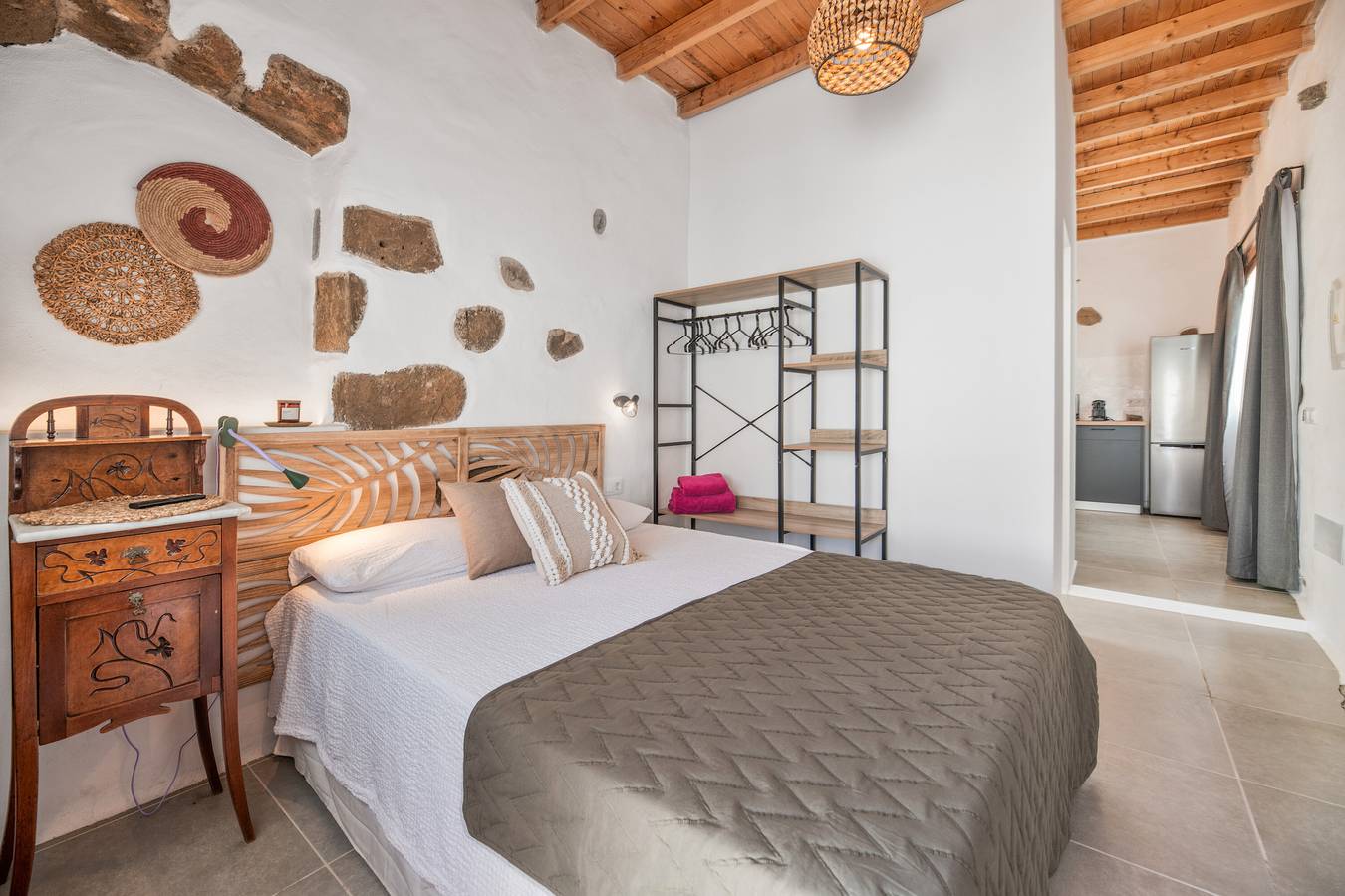 Appartement entier, Vacances 'Tabayesco' avec vue sur la montagne, piscine partagée et Wi-Fi in Tabayesco, Haría