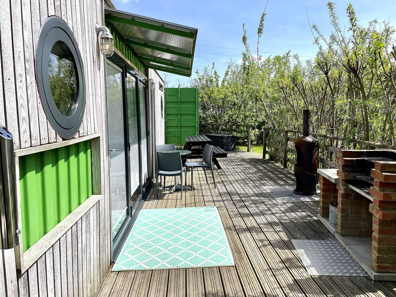 Green Cargopod at Lee Wick Farm Cottages & Glamping in Point Clear, St Osyth