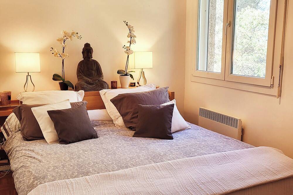 2 Bedroom Private vacation home in Bouc-Bel-Air in Bouc-Bel-Air, Aix-en-Provence region