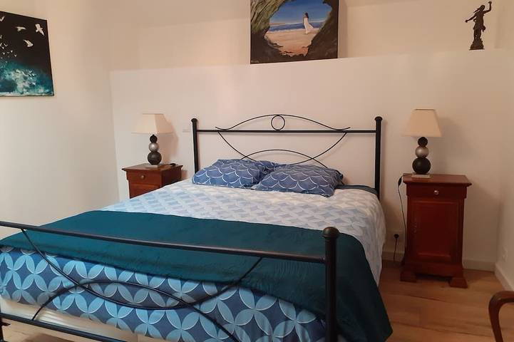 Penty, vue mer du 1er étage, chambre en Rdc, jardin, mer et Gr34 à  500 m. in Camaret-sur-Mer, Iroise
