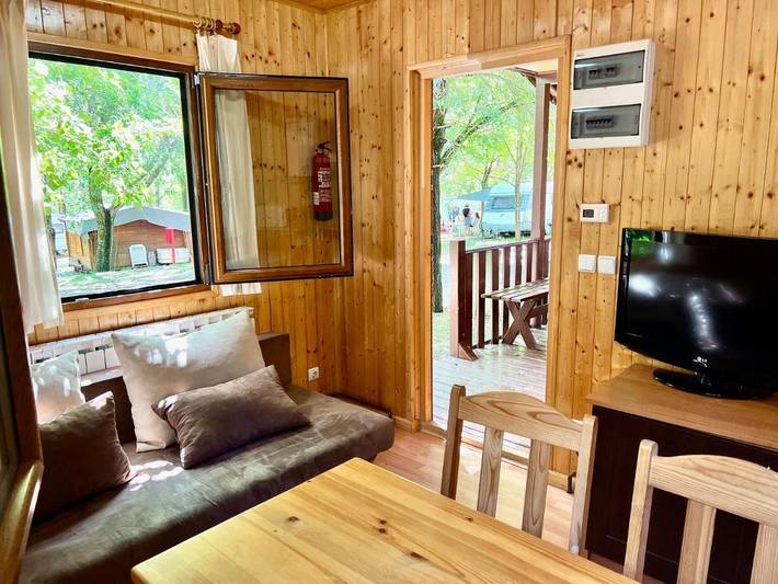 Camping pour 3 personnes, avec Terrasse et Jardin ainsi que Piscine et Vue