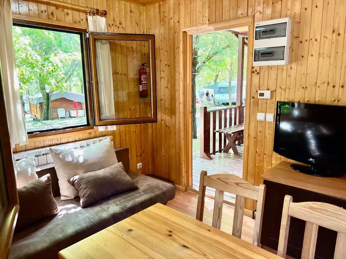 Camping para 3 personas, con jardín además de piscina y vistas, Se admiten mascotas - 1