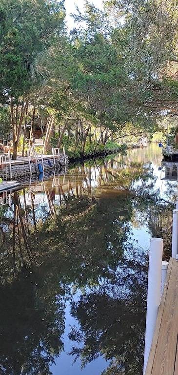 Waterfront Retreat with fenced yard, porch + bar, canal views, New Dock in Homosassa, Citrus County