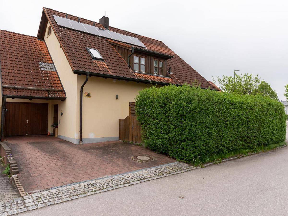 Ganze Wohnung, Two-Bedroom Apartment in Finning, Ammersee