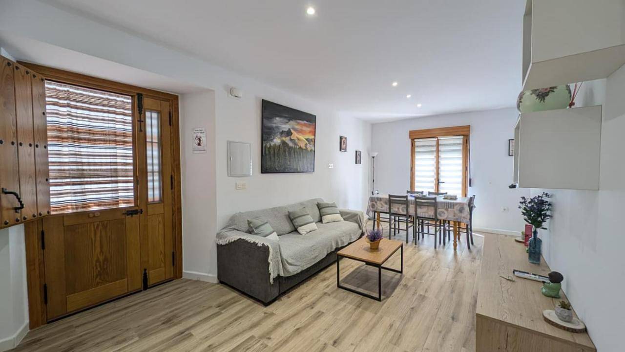 Apartamento entero, Three-Bedroom Apartment in Soportújar, Cordillera Penibética