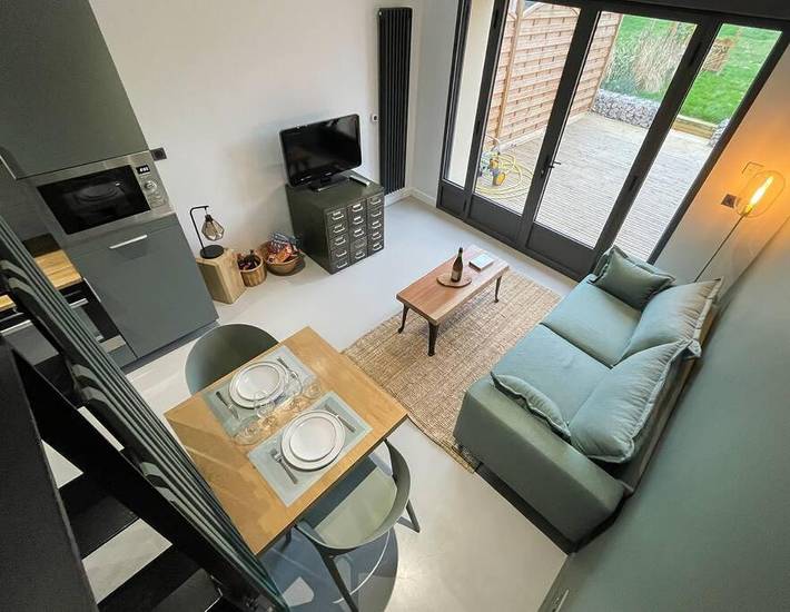 Gîte pour 2 personnes, avec jardin ainsi que terrasse et vue à Limetz-Villez