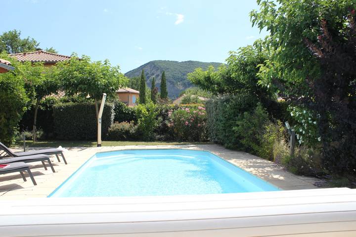 Gîte pour 8 personnes, avec piscine, animaux acceptés à Vallon-Pont-d'Arc - 2