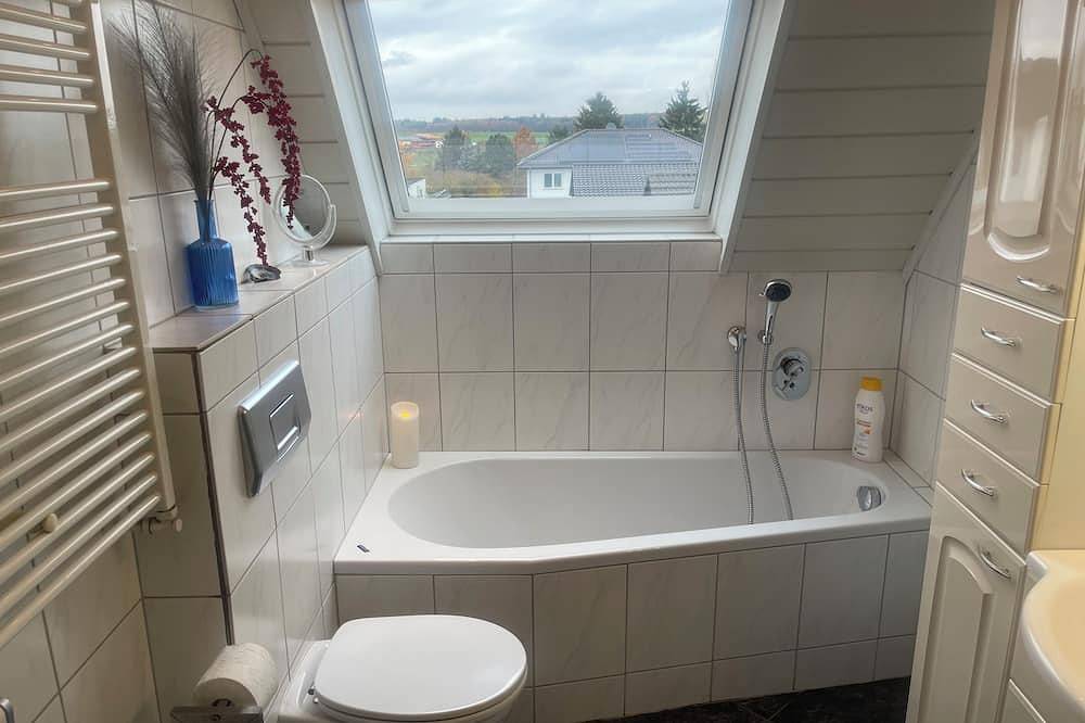 Ganze Wohnung, Komfortable Wohnung mit Balkon und Gartenblick. in Hungen, Vogelsberg Region
